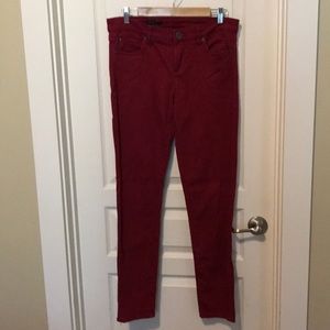 Red skinny denim pants.